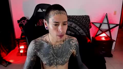 Snapshot of ink_u_buzz chatting on 01/19/25, 09:23 Dani  online show from 01/19/25, 09:23