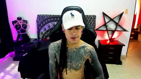 Snapshot of ink_u_buzz chatting on 02/01/25, 03:39 Dani  online show from 02/01/25, 03:39