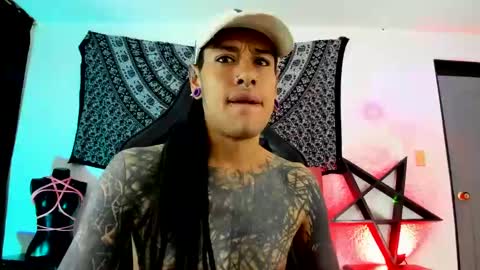 Snapshot of ink_u_buzz chatting on 02/02/25, 04:59 Dani  online show from 02/02/25, 04:59