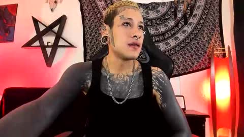 Snapshot of ink_u_buzz chatting on 10/24/25, 12:52 Dani  online show from 10/24/25, 12:52