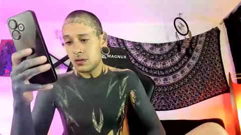 Snapshot of ink_u_buzz chatting on 11/23/25, 11:10 Dani online show from 11/23/25, 11:10