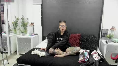 inkedsinners_ online show from 06/17/26, 11:12