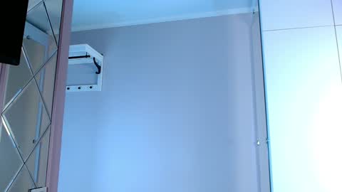 Lina online show from 12/18/24, 09:36