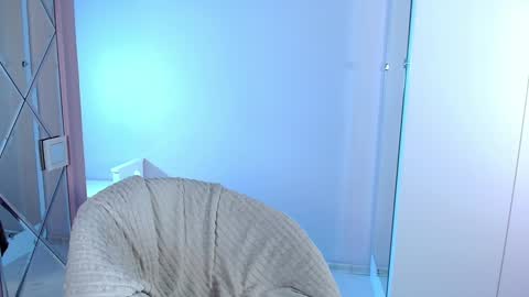 Lina online show from 12/19/24, 11:18