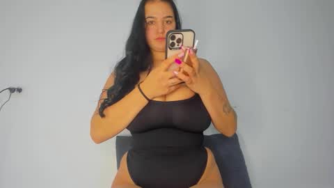 Snapshot of innocent__student18 chatting on 10/25/25, 09:53 ALESSIA online show from 10/25/25, 09:53