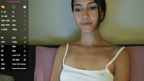 Laroa online show from 11/12/25, 12:00