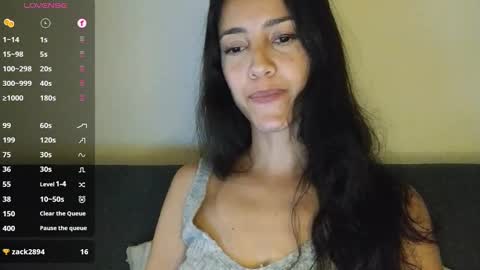 Laroa online show from 11/13/25, 12:20