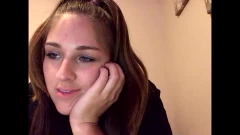 innocentlilsarah online show from 10/17/25, 05:21