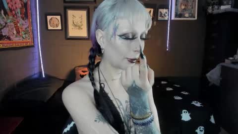 Snapshot of insania_999 chatting on 11/26/25, 05:25 SANIA online show from 11/26/25, 05:25