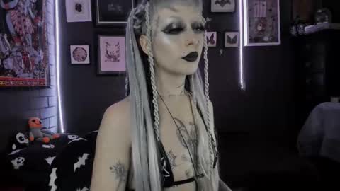 Snapshot of insania_999 chatting on 12/18/25, 05:08 SANIA online show from 12/18/25, 05:08