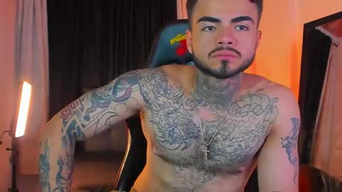 Snapshot of insolemnia chatting on 11/25/25, 02:11 Brayan Chavez online show from 11/25/25, 02:11