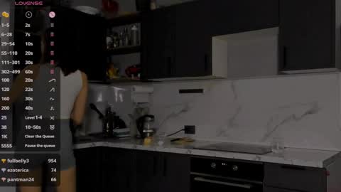 Snapshot of internetsexplorer chatting on 12/21/24, 02:19 Bernadette  Join  online show from 12/21/24, 02:19