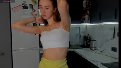 Snapshot of internetsexplorer chatting on 10/28/25, 11:58 Bernadette  Join  online show from 10/28/25, 11:58