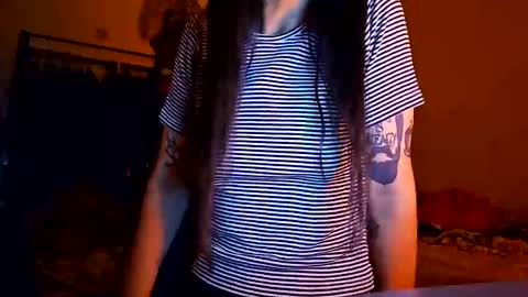 Snapshot of inthegrass chatting on 12/17/25, 03:01 kirie online show from 12/17/25, 03:01