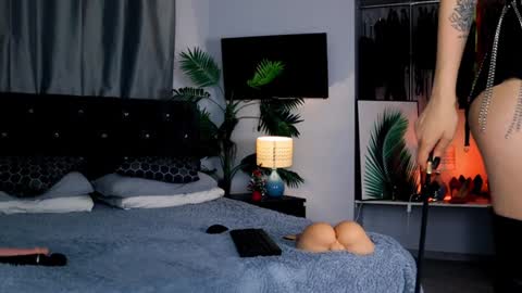 inviting_tina online show from 12/20/24, 06:13