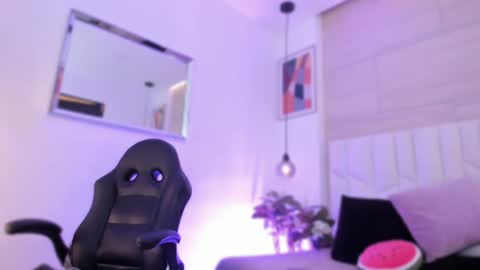 Snapshot of io_chie_ chatting on 01/28/25, 04:18 io_chie_ online show from 01/28/25, 04:18