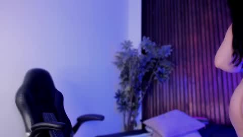 Snapshot of io_chie_ chatting on 10/14/25, 04:41 io_chie_ online show from 10/14/25, 04:41