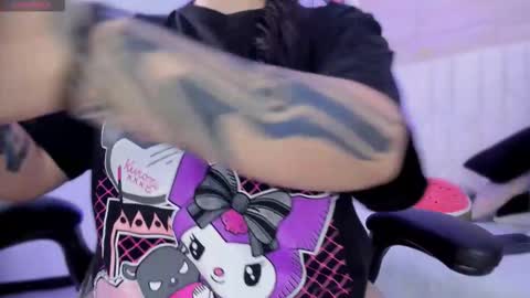 Snapshot of io_chie_ chatting on 10/20/25, 04:35 io_chie_ online show from 10/20/25, 04:35