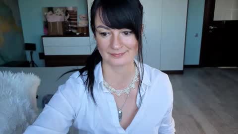 Snapshot of iracherrynow chatting on 12/15/25, 10:41 iracherrynow online show from 12/15/25, 10:41