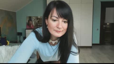 Snapshot of iracherrynow chatting on 12/22/25, 10:34 iracherrynow online show from 12/22/25, 10:34