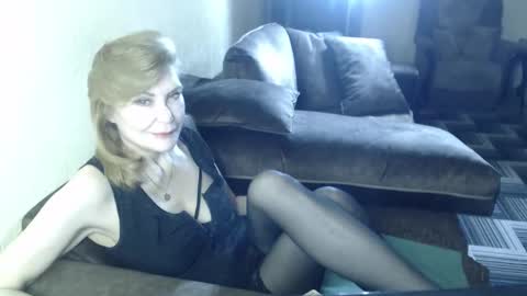Snapshot of irenalegs chatting on 03/21/26, 05:34 irenalegs online show from 03/21/26, 05:34