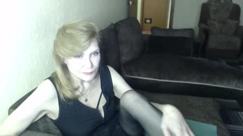 Snapshot of irenalegs chatting on 03/21/26, 09:36 irenalegs online show from 03/21/26, 09:36