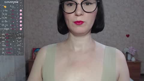 IrenLarasani online show from 09/17/25, 06:04