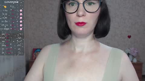 IrenLarasani online show from 10/26/25, 02:01