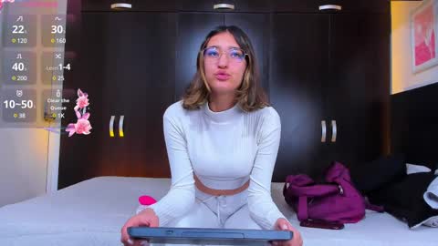 Snapshot of irirs_sex chatting on 03/05/25, 11:06 IrisVianca online show from 03/05/25, 11:06