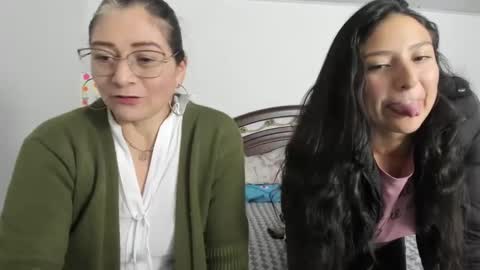 Snapshot of iris__sexy chatting on 02/06/25, 10:00 angusdiabla online show from 02/06/25, 10:00