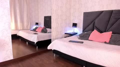 Snapshot of iris_bells chatting on 09/20/25, 05:58 Queen Iris online show from 09/20/25, 05:58