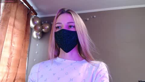 Snapshot of iris_lave chatting on 11/04/25, 01:21 Lily online show from 11/04/25, 01:21