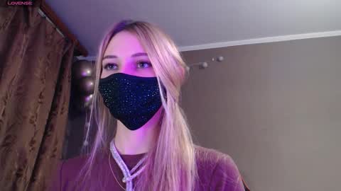 Snapshot of iris_lave chatting on 11/05/25, 04:51 Lily online show from 11/05/25, 04:51