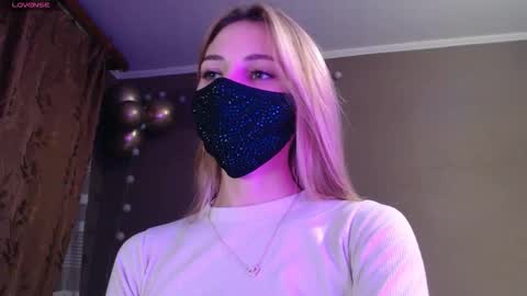 Snapshot of iris_lave chatting on 11/08/25, 05:34 Lily online show from 11/08/25, 05:34