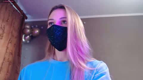 Snapshot of iris_lave chatting on 11/09/25, 01:20 Lily online show from 11/09/25, 01:20