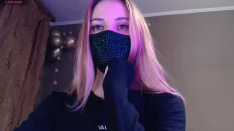 Snapshot of iris_lave chatting on 11/11/25, 07:36 Lily online show from 11/11/25, 07:36