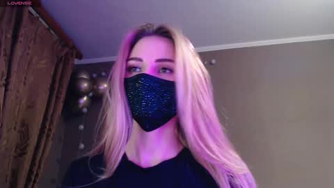 Snapshot of iris_lave chatting on 11/12/25, 04:18 Lily online show from 11/12/25, 04:18