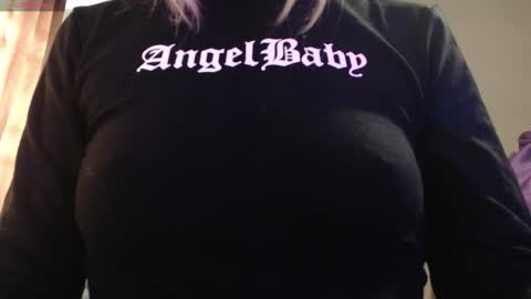 Snapshot of iris_lave chatting on 11/15/25, 09:28 Lily online show from 11/15/25, 09:28