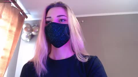 Snapshot of iris_lave chatting on 11/17/25, 10:32 Lily online show from 11/17/25, 10:32