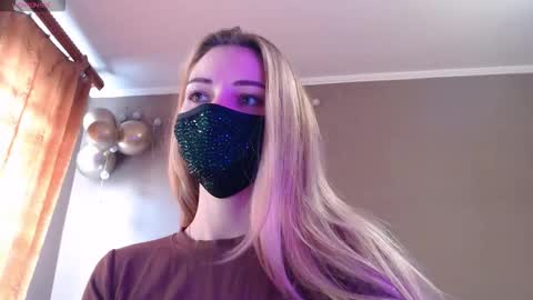 Snapshot of iris_lave chatting on 11/21/25, 09:52 Lily online show from 11/21/25, 09:52