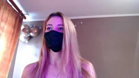 Snapshot of iris_lave chatting on 11/23/25, 11:43 Lily online show from 11/23/25, 11:43