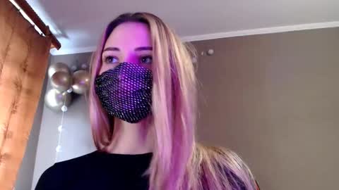 Snapshot of iris_lave chatting on 11/24/25, 11:43 Lily online show from 11/24/25, 11:43