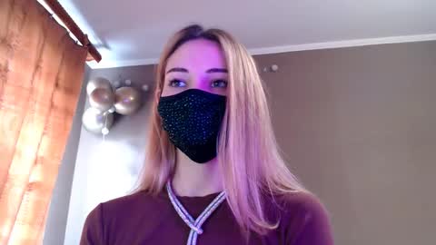 Snapshot of iris_lave chatting on 11/27/25, 12:40 Lily online show from 11/27/25, 12:40