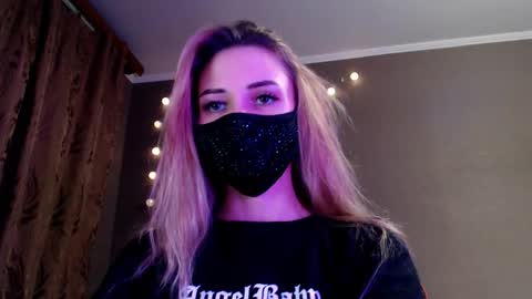 Snapshot of iris_lave chatting on 12/03/25, 04:05 Lily online show from 12/03/25, 04:05