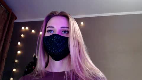 Snapshot of iris_lave chatting on 12/13/25, 07:40 Lily online show from 12/13/25, 07:40