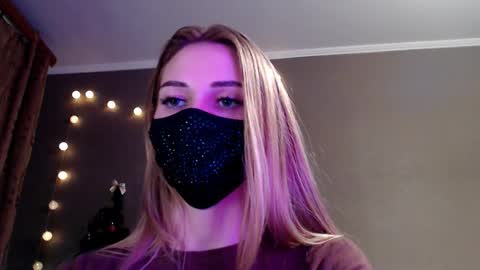 Snapshot of iris_lave chatting on 12/13/25, 07:53 Lily online show from 12/13/25, 07:53