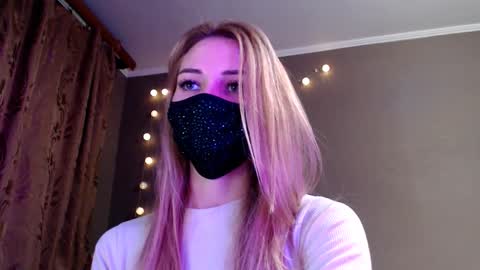 Snapshot of iris_lave chatting on 12/17/25, 03:07 Lily online show from 12/17/25, 03:07