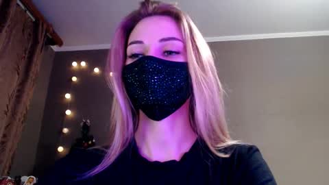 Lily online show from 12/19/25, 04:14