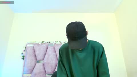 Snapshot of iris_mandarinne chatting on 12/15/25, 04:33 Iris online show from 12/15/25, 04:33