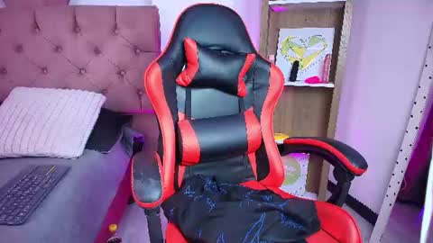 iris_roses online show from 07/08/26, 08:46